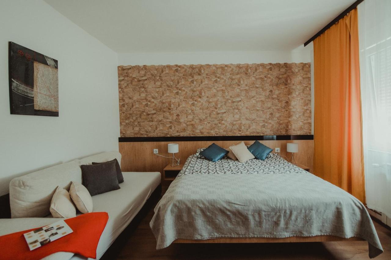 Apartman Lovric Ðakovo Buitenkant foto