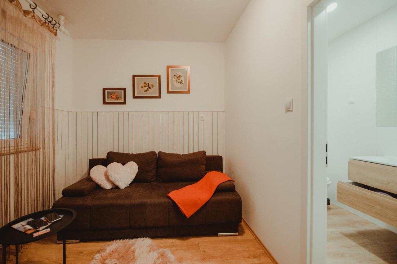 Apartman Lovric Ðakovo Buitenkant foto