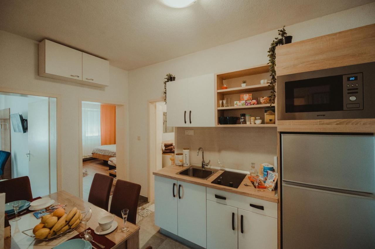 Apartman Lovric Ðakovo Buitenkant foto