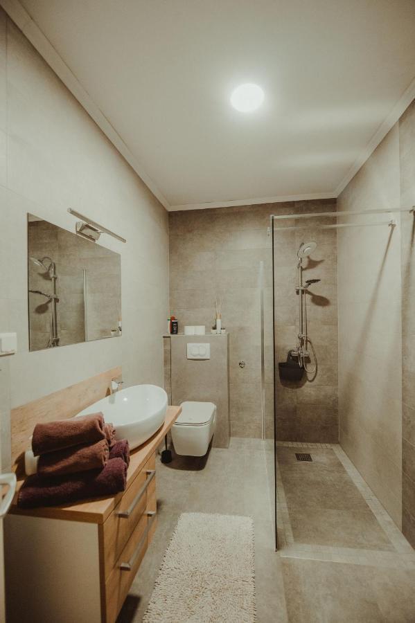 Apartman Lovric Ðakovo Buitenkant foto