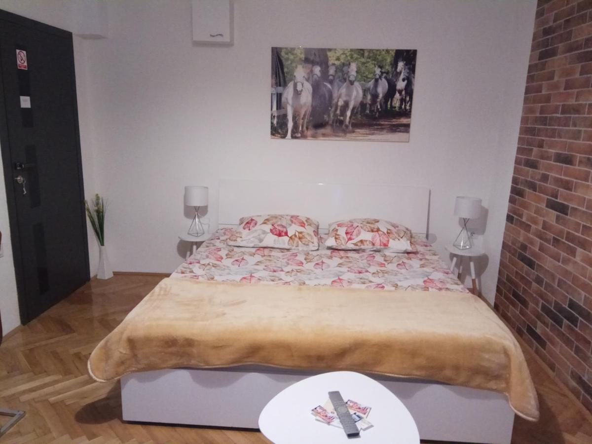 Apartman Lovric Ðakovo Buitenkant foto